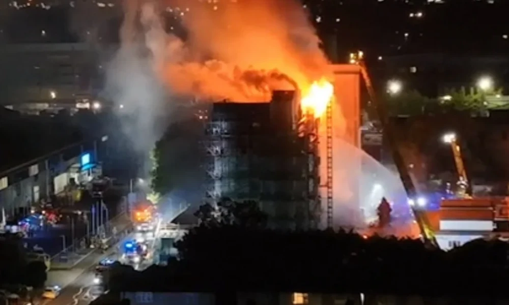 Φωτιά έπιασε πολυώροφο κτήριο στο Λονδίνο-Πάνω από 200 πυροσβέστες στο σημείο (Βίντεο)